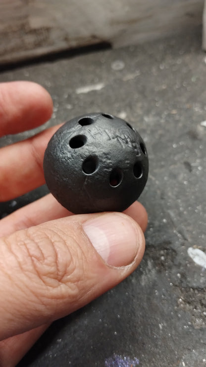 CONCRETE-LIKE HOLLOW BALLTOP