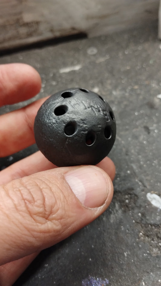 CONCRETE-LIKE HOLLOW BALLTOP