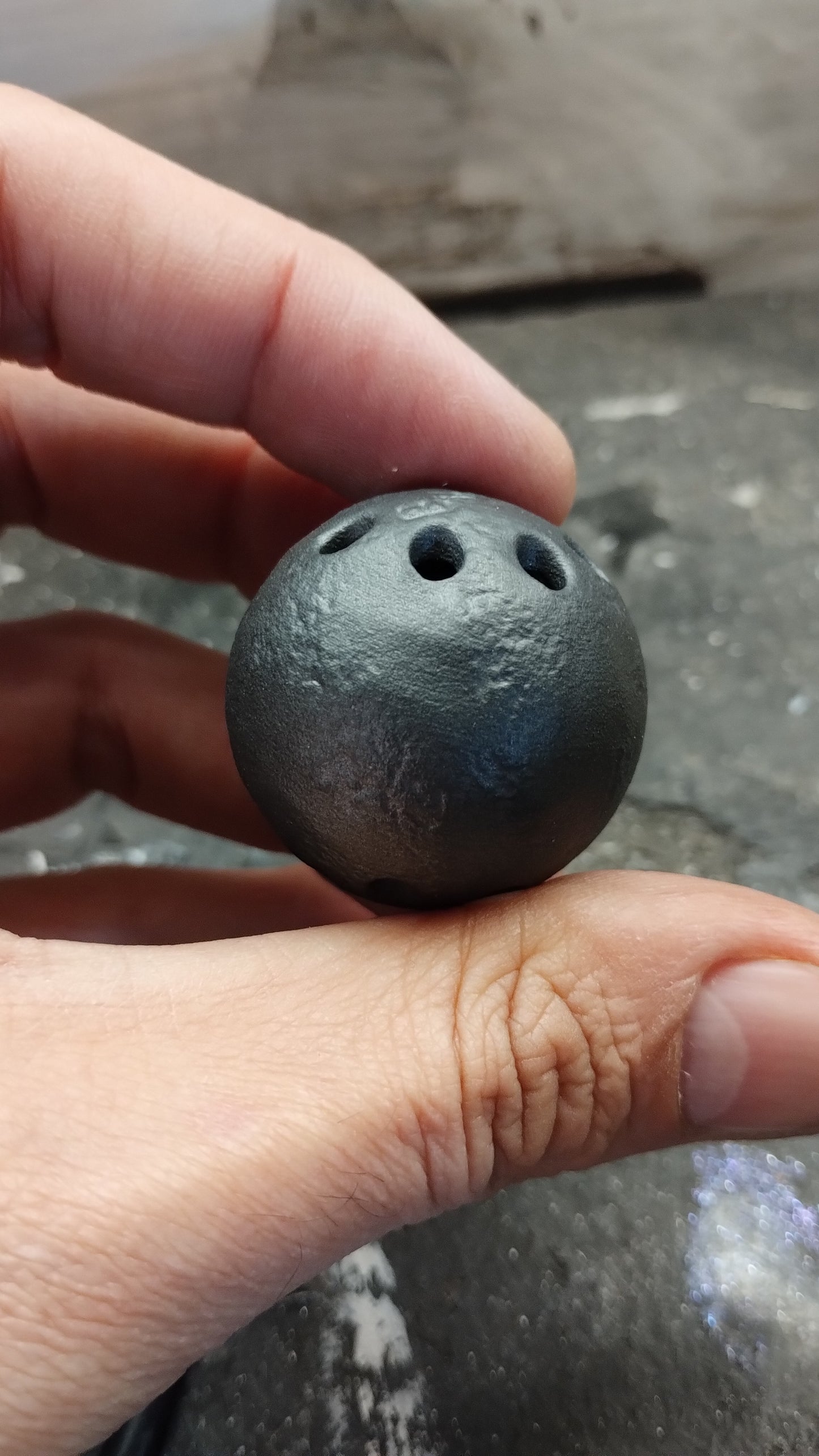 CONCRETE-LIKE HOLLOW BALLTOP