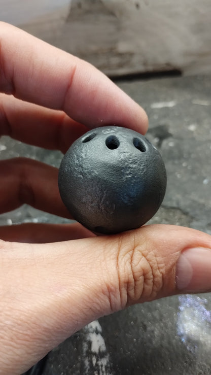 CONCRETE-LIKE HOLLOW BALLTOP