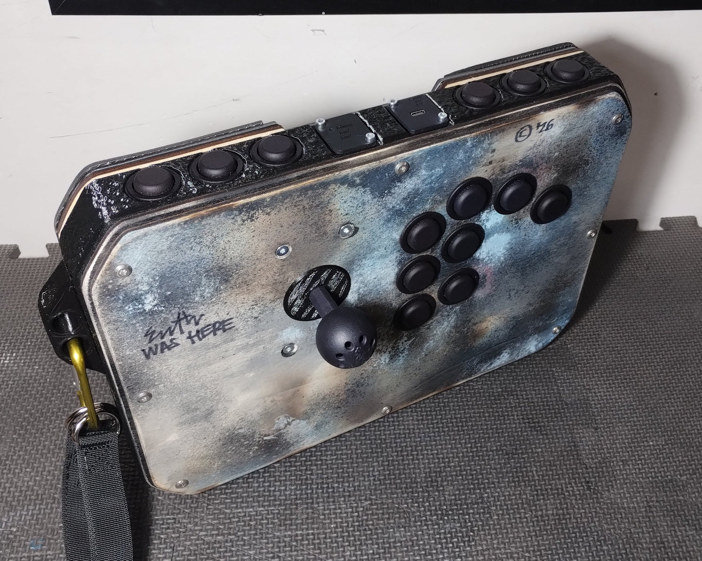 Atlas Slim. 4+2+2. Weathered wooden panels. Ready to ship.