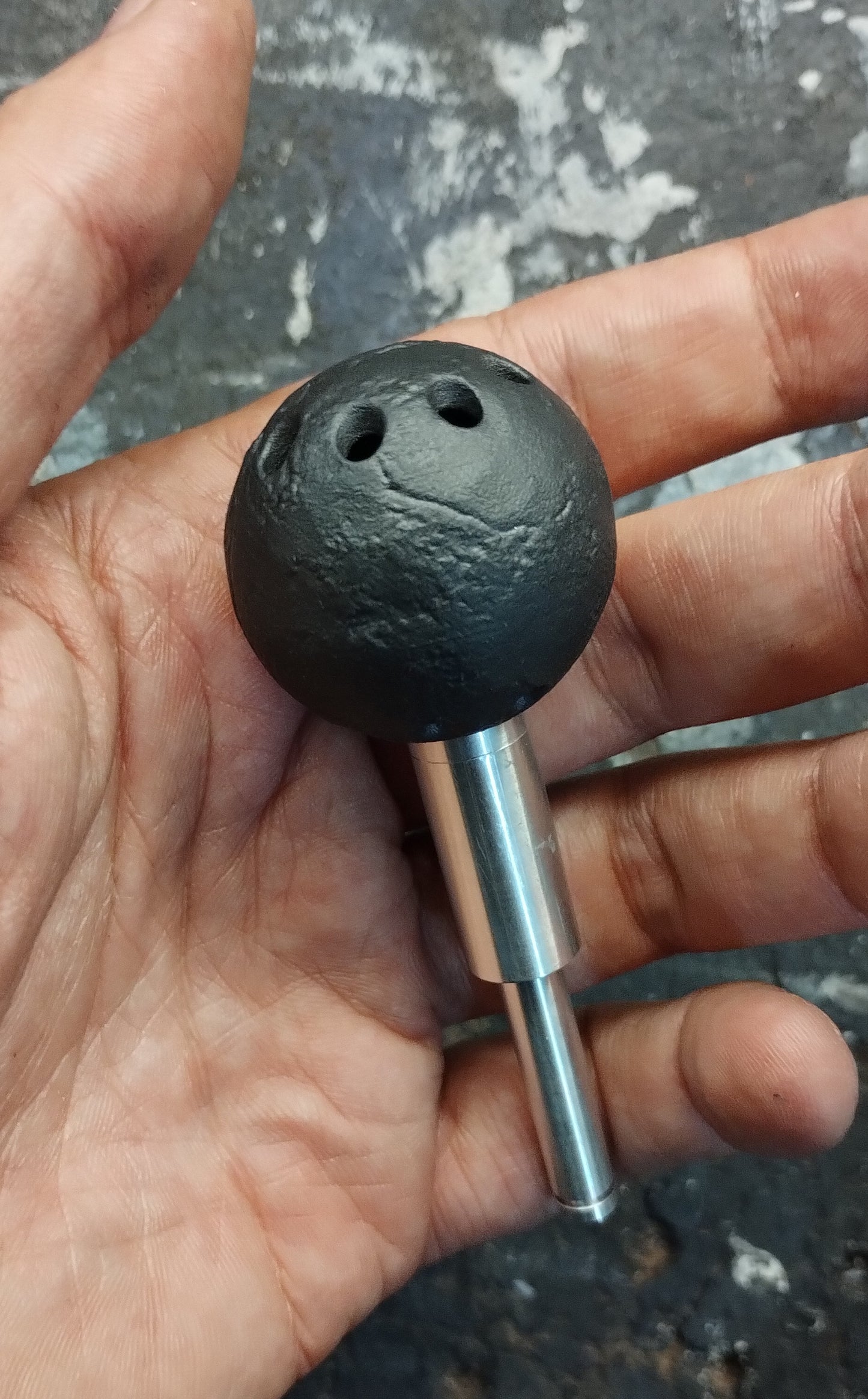 CONCRETE-LIKE HOLLOW BALLTOP