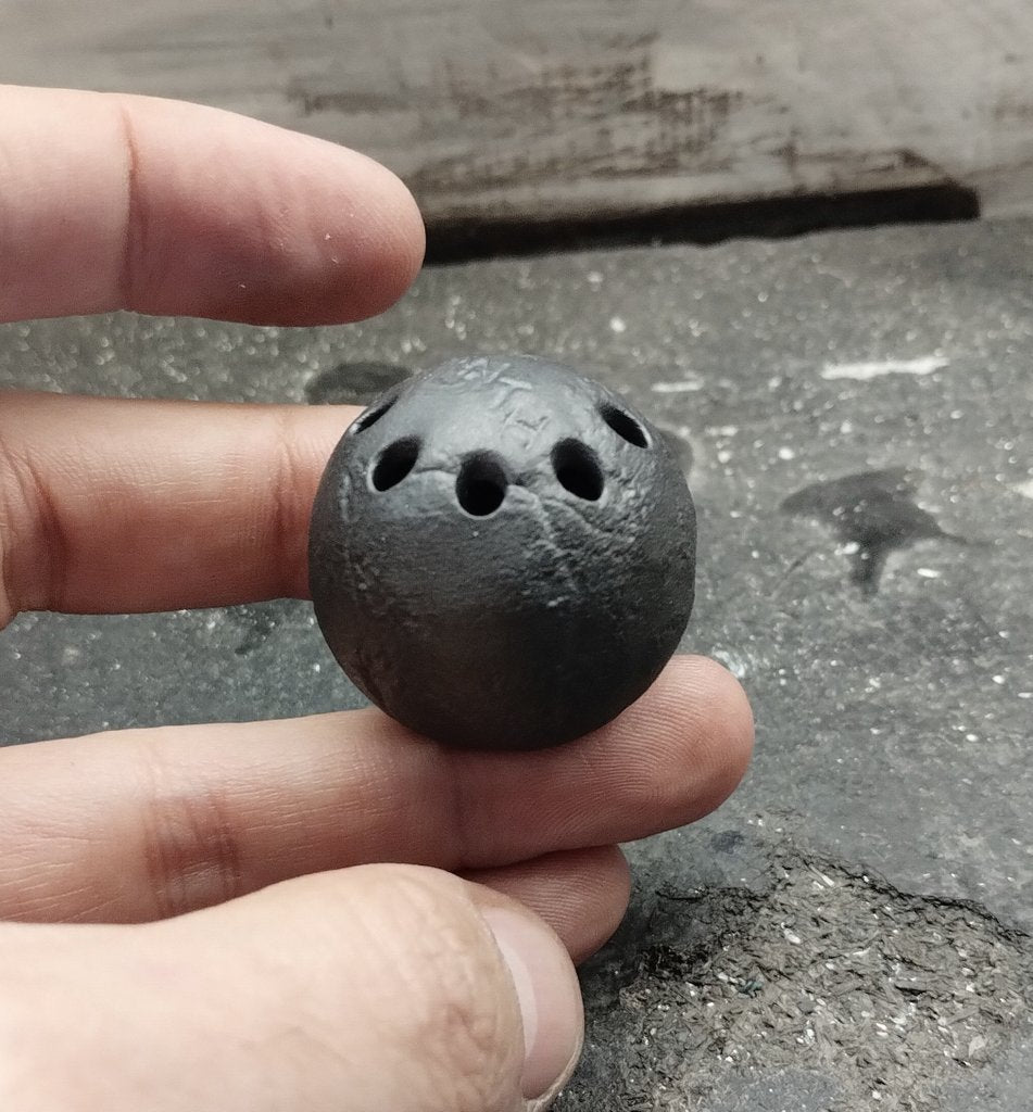 CONCRETE-LIKE HOLLOW BALLTOP
